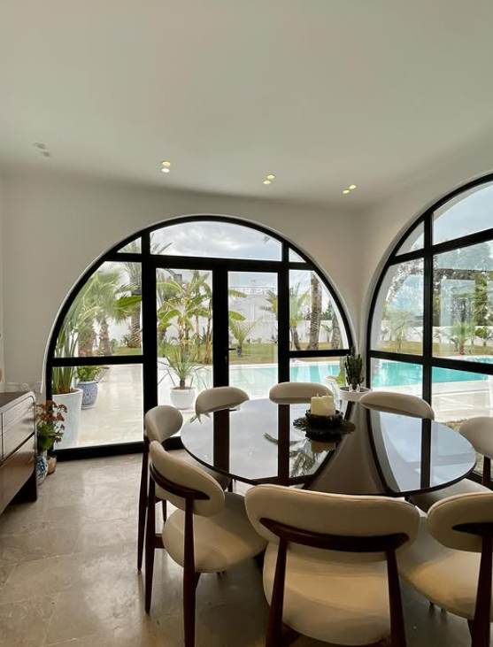Dining room with arched windows